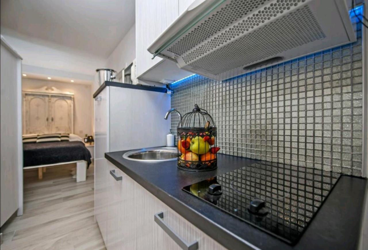 Apartments Casa Ivona Ровінь Екстер'єр фото