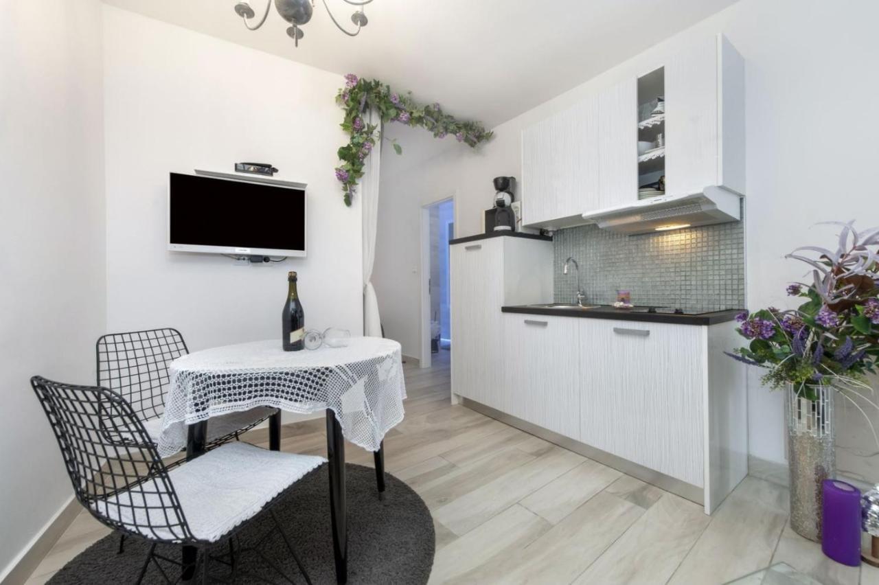Apartments Casa Ivona Ровінь Екстер'єр фото