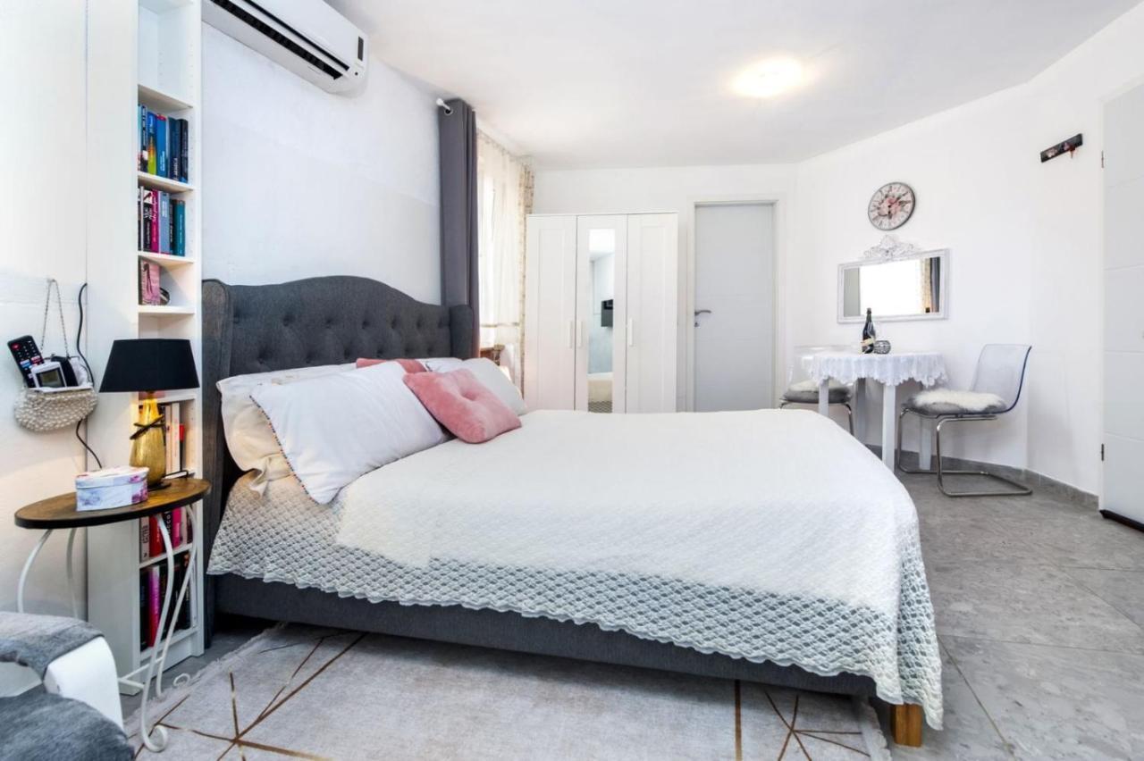Apartments Casa Ivona Ровінь Екстер'єр фото